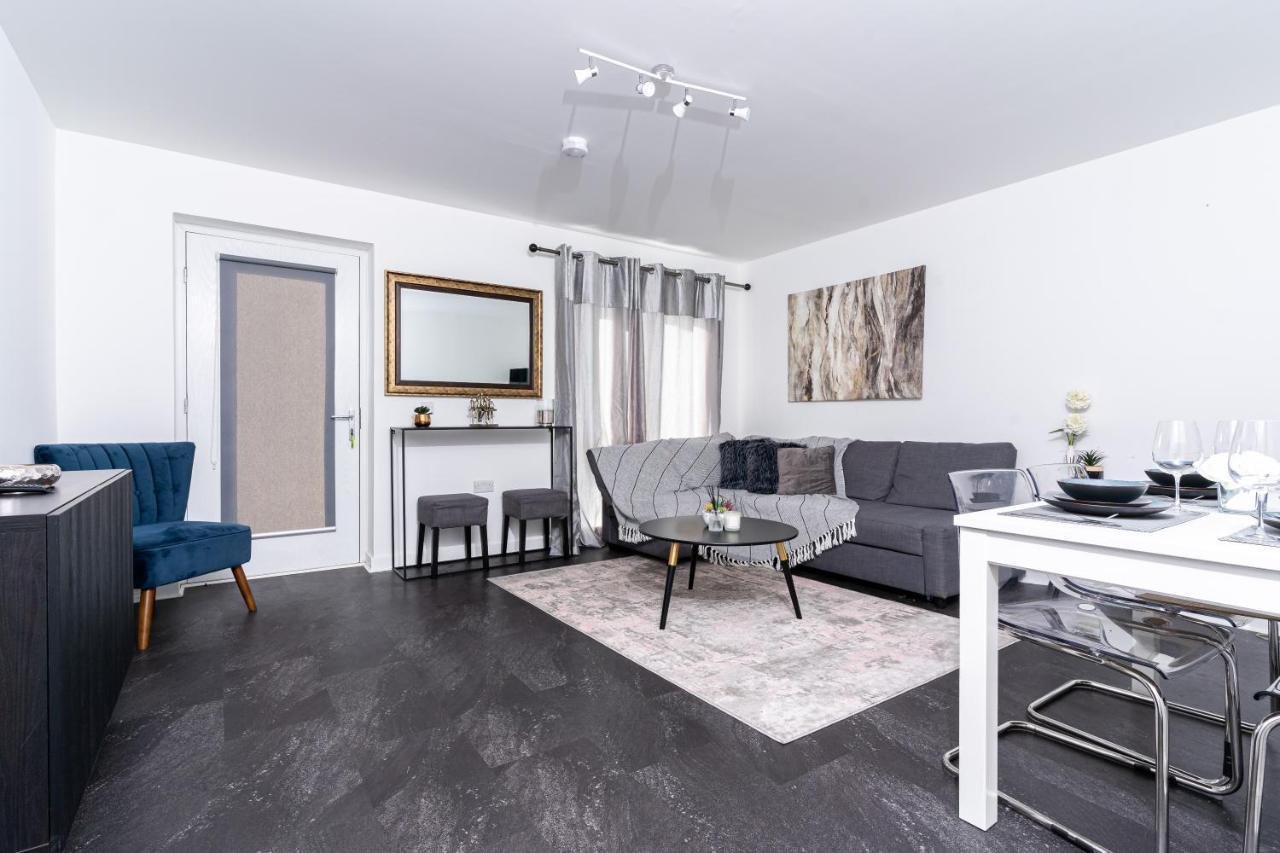 Spacious 3 Bedroom House In Glasgow City With Private Parking & Garden المظهر الخارجي الصورة
