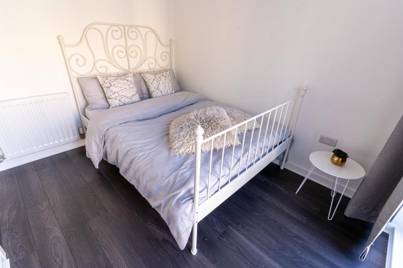 Spacious 3 Bedroom House In Glasgow City With Private Parking & Garden المظهر الخارجي الصورة
