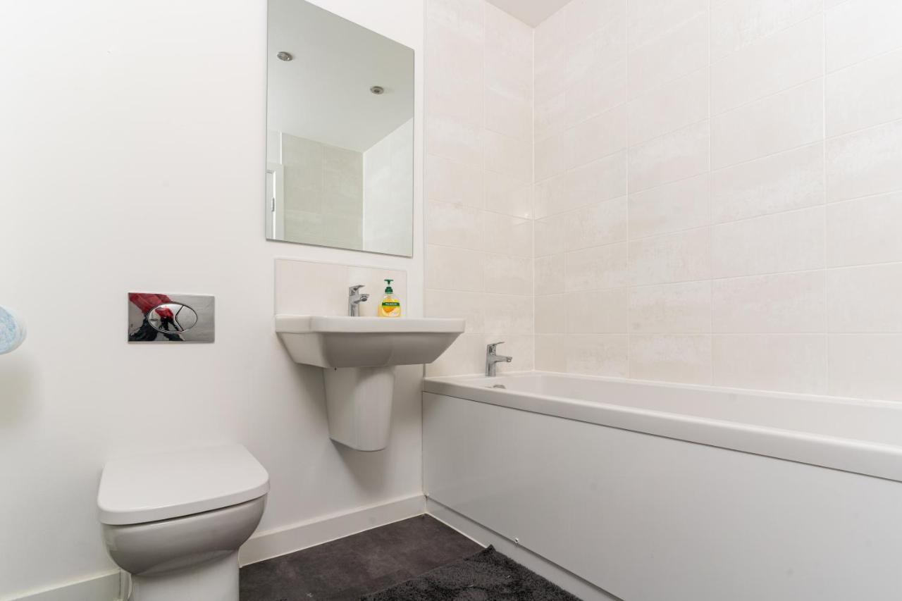 Spacious 3 Bedroom House In Glasgow City With Private Parking & Garden المظهر الخارجي الصورة