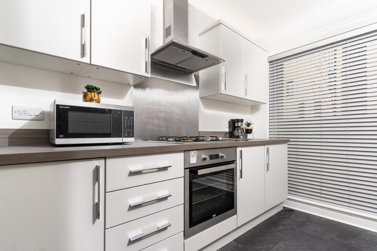 Spacious 3 Bedroom House In Glasgow City With Private Parking & Garden المظهر الخارجي الصورة