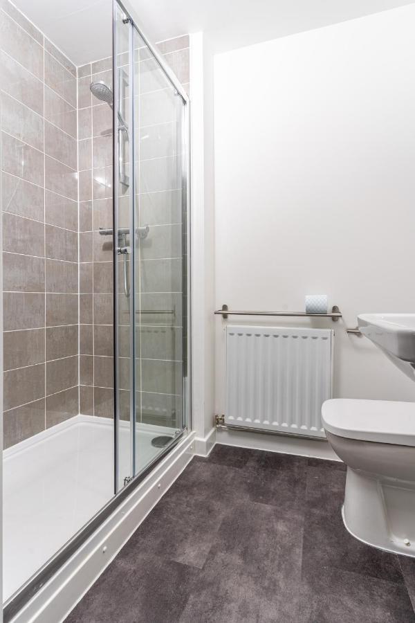 Spacious 3 Bedroom House In Glasgow City With Private Parking & Garden المظهر الخارجي الصورة