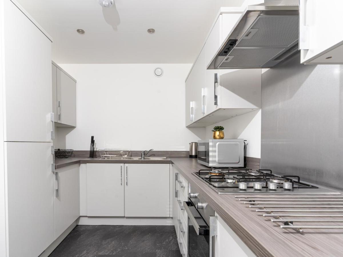 Spacious 3 Bedroom House In Glasgow City With Private Parking & Garden المظهر الخارجي الصورة