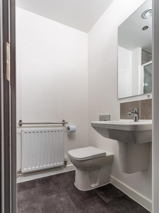 Spacious 3 Bedroom House In Glasgow City With Private Parking & Garden المظهر الخارجي الصورة